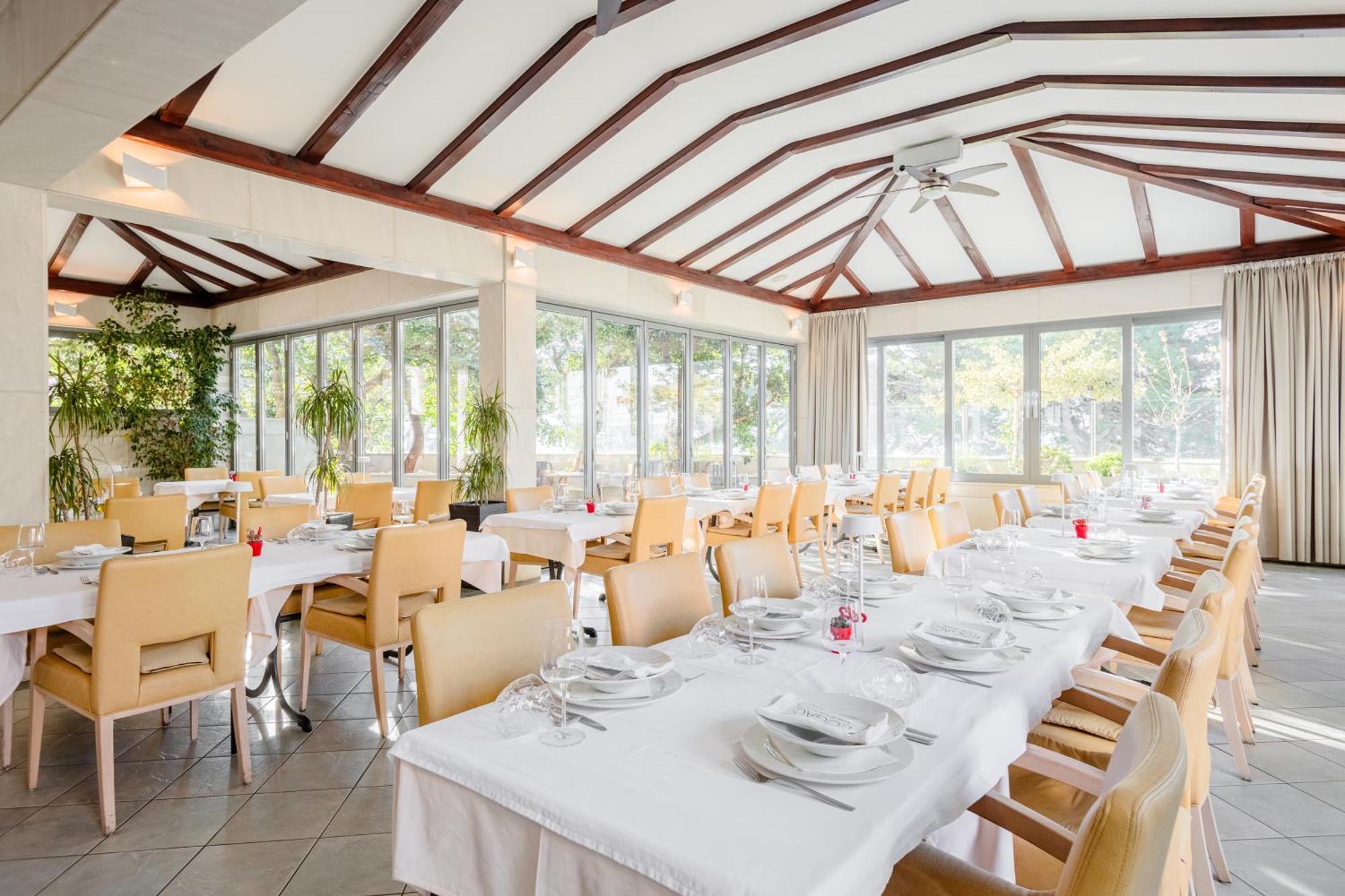 Rogac Rooms & Restaurant Omiš Екстериор снимка