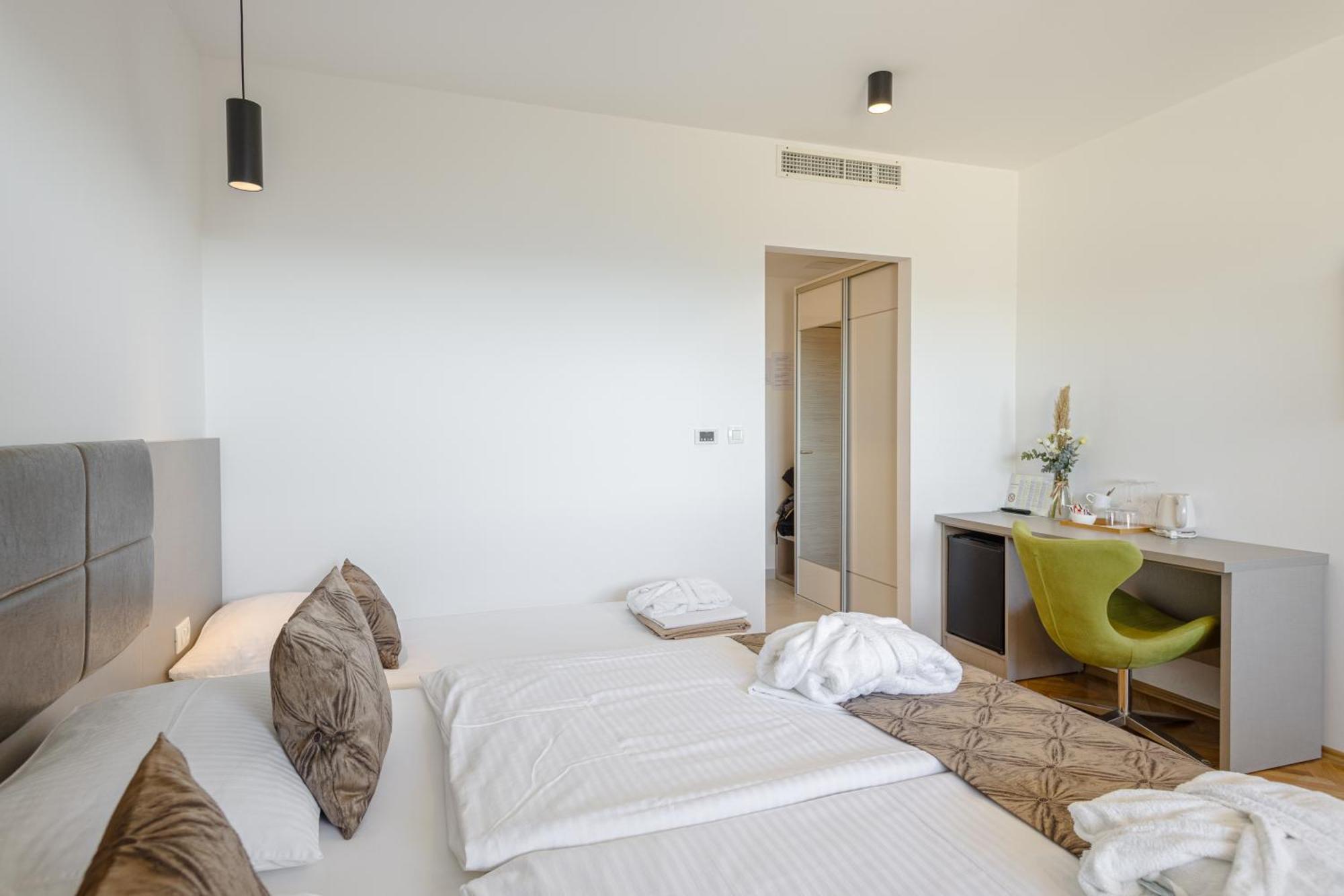 Rogac Rooms & Restaurant Omiš Екстериор снимка